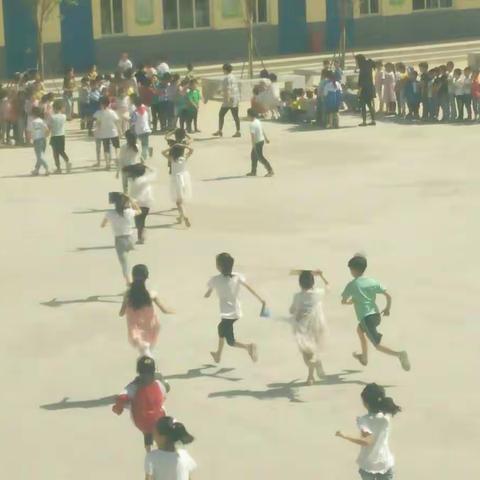 5.12丛台区贾村小学开展《宁可千日不震，不可一日不防，共同防震减灾，共筑美好家园》逃生演练