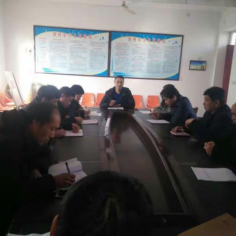 薛局长和马科长到我校检查开学师生返校情况