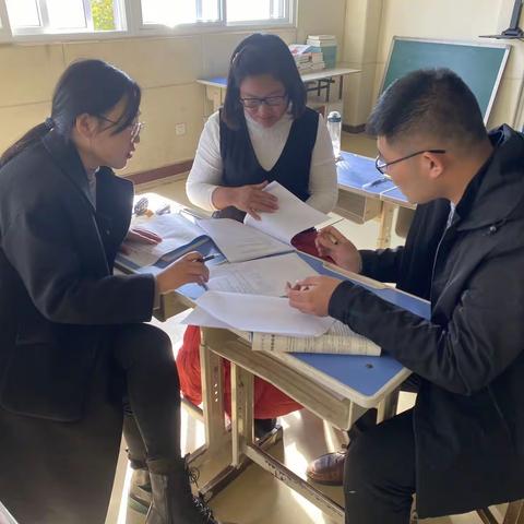 共教研，促成长--汤河小学三年级数学组开展四单元集体备课活动