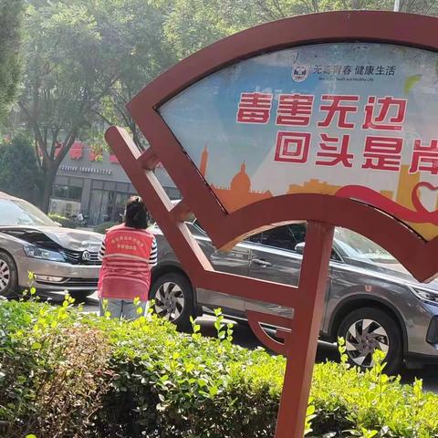 网格员临危受命，疏导交通
