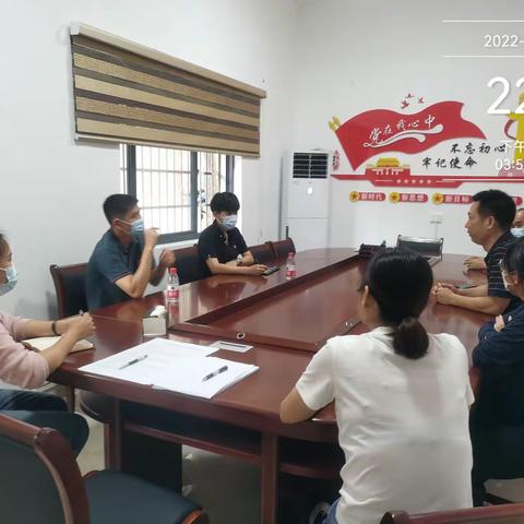 市综合行政执法局党组书记、局长邢军海，党组成员、副局长李男一同到农业行政执法大队进行调研。