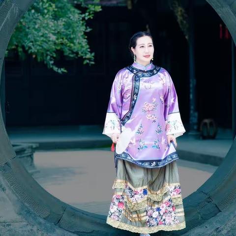 大宅院的女人