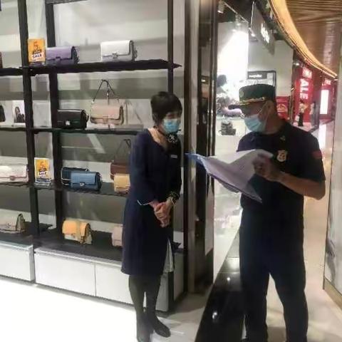 海口支队防火处对日月广场开展消防检查指导