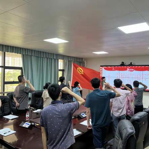 【越百年栉风沐雨 绽芳华乘风破浪】海南水文青年团员庆祝中国共青团成立100周年，重温入团誓词