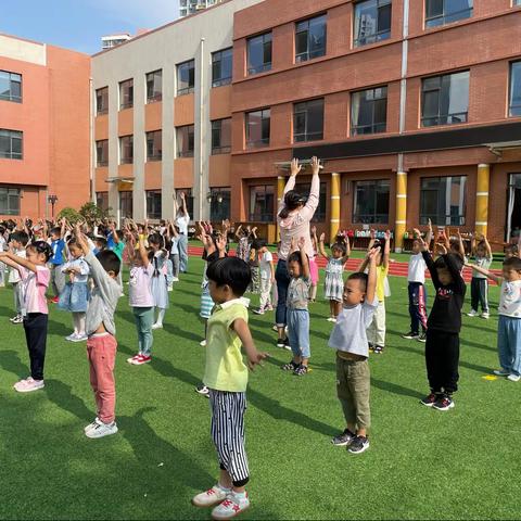 活力早操，身体棒棒💪中一班海边娃集合