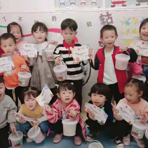 稚语幼儿园中二班“感恩有你，真情成长”朋友圈打卡活动