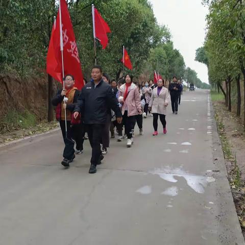 清明话传承 文化润童心——孟津区平乐镇妯娌小学清明节祭扫烈士陵园活动