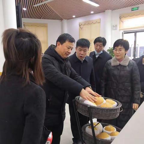 曲周县委副书记参观黄梨小镇