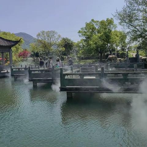 蒋池村里旗袍秀，滨海沙滩欢乐嬉