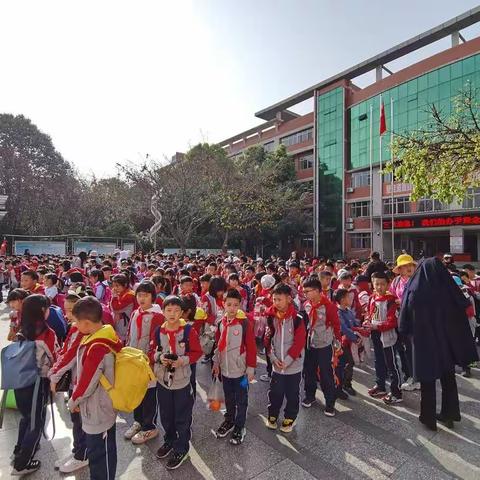 德阳外国语小学2021年春期二年级“诗歌颂祖国，亲近大自然”体验活动