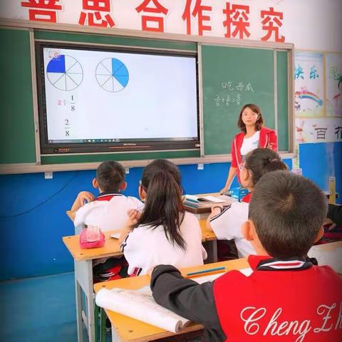 城镇小学三年级数学组校本教研活动—“同伴互助，自我反思”