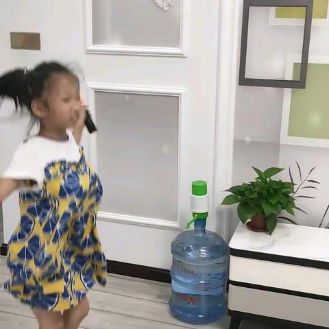 知了在声声叫着夏天，署假到了，我们要度过一个丰富多彩的假期，这样才不负童年的美好时光。