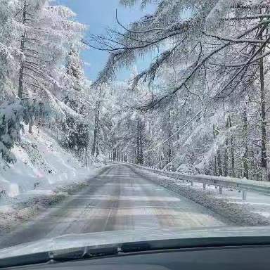 伴着冬天的脚步，踏着时间的节拍，让我们伴随镜头拍摄的精彩瞬间，去感受孩子们多彩的生活，见证他们的成长吧！