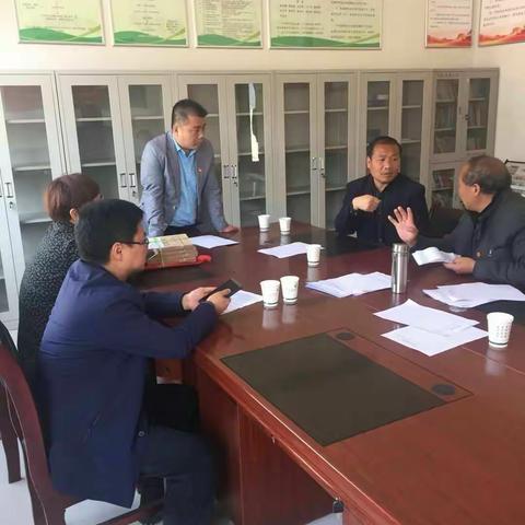 不忘初心 继续前行——记瓜坡镇中学2018春季扶贫再行动