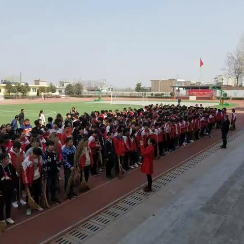 学雷锋 忆传统 献爱心——记瓜坡镇中学践行学雷锋义务劳动献爱心活动