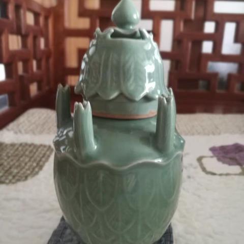 古雅轩文化传媒推荐，南宋龙泉清瓷刻花五管带盖瓶