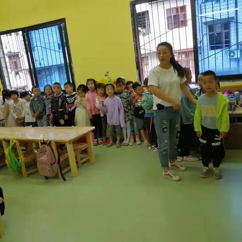 资中县双龙镇中心幼儿园——健康体检