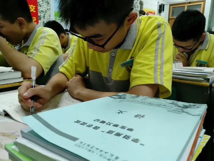 高三13班--《这一刻的自己》