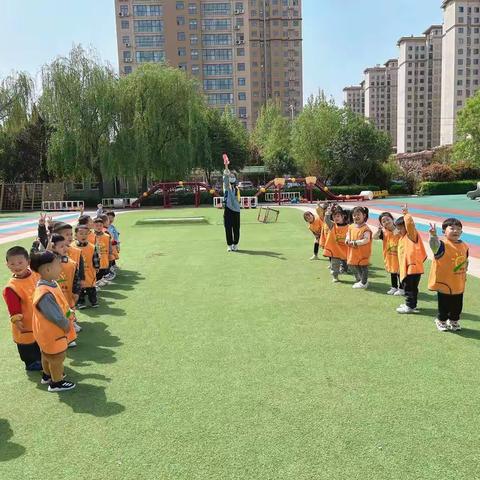 汤阴县阳光雨露幼儿园——梧桐树班户外集锦