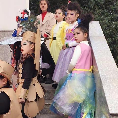 11.24大溪小学，二8班，变废为宝，环保时装秀