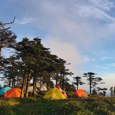 8月20号～21号：天华山休闲露营⛺️赏日出🌄 日落🌅 ，观满天繁星、高山草甸云海二日游。