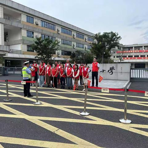 马路天使、安全护航——记安吉县第三小学202班家长志愿者活动