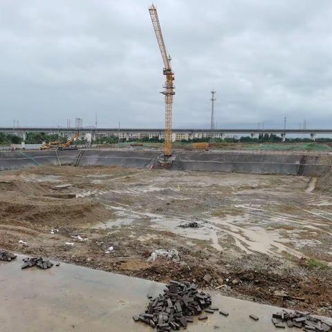 严密布防、严阵以待---区发改局抓实抓细防汛防台工作，全力保障重点项目安全生产