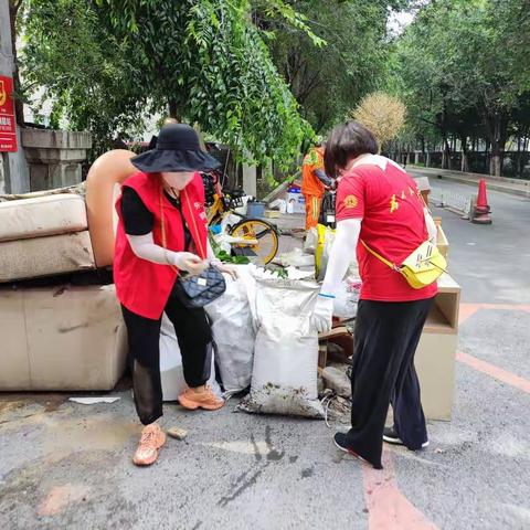 朱剪炉街道府东社区创城进行时 —— “清理卫生死角”志愿服务活动