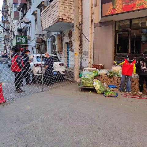 府东社区“快递员”，保障居民“菜篮子”