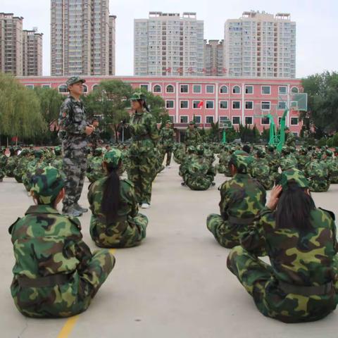 像山中学新生军训生活