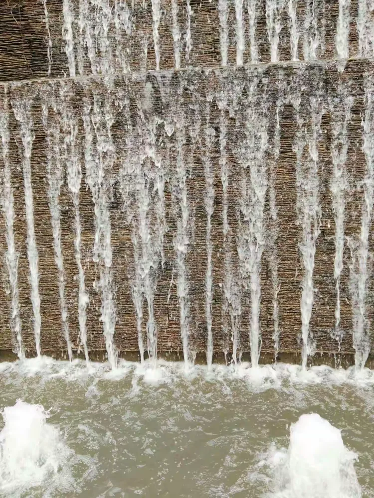 这个是人造瀑布。