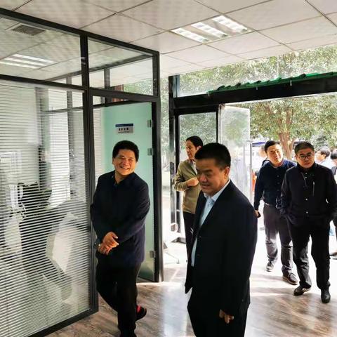 莲湖区政府主要领导赴区国有资产运营公司调研指导