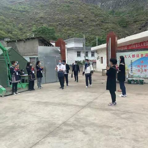 哈甘乡中心小学校迎接州控辍保学督查