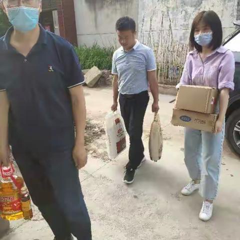 [高新教育]爱心传递  情暖童心——东大街道中心学校“六一”儿童节来临之际慰问贫困少先队员
