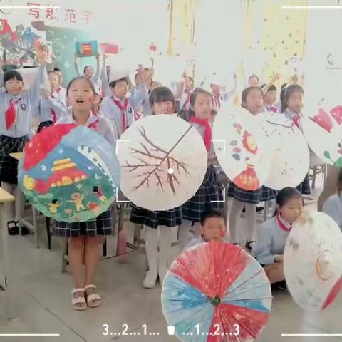 迎欢腾国庆  筑美好未来——记大坪明德小学五（1）中队“我和我的祖国”主题队会