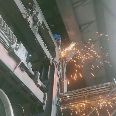 奋战“烟花”夜