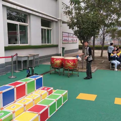 尹方小学开展喜迎国庆＂诵读中华经典 弘扬传统文化＂美文诵读活动