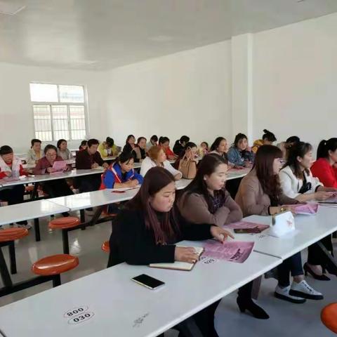 终南镇中心学校召开教职工学历提升专题会议