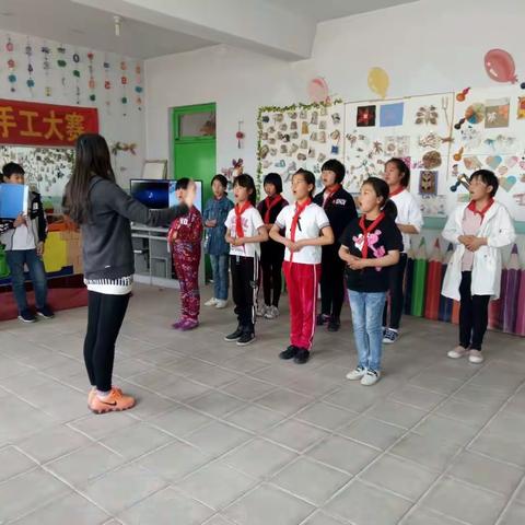 紧锣密鼓排练，意气风发演出