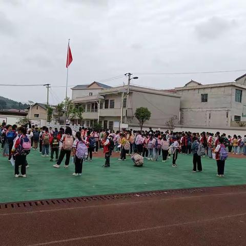 安顺市平坝区天龙镇二官小学关于2022年国庆节放假的通知