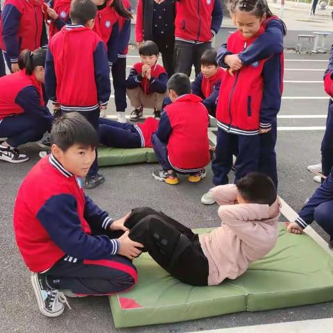 “展运动风采，育阳光少年”——洪村铺小学运动会