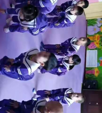 中一班的宝贝们体智能课棒棒哒