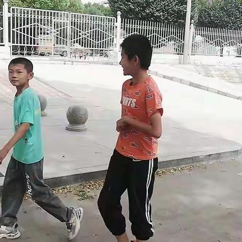 《从对孩子的态度上传递一点善意》学校：郭家堡中学，年级：三年级，学生：苏龙，指导老师：张文新，时间4月20