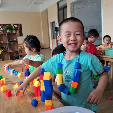 应家乡中心幼儿园小二班（第三周）