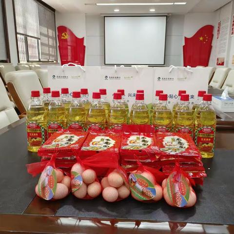 一路相伴，感恩有你——灵溪支行营业部开展五月专营客户生日会