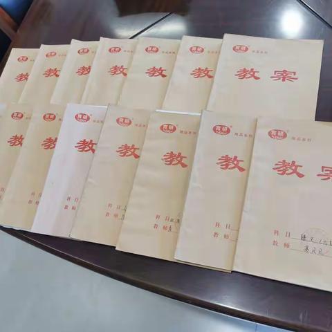 抓常规 促提升——坡岳小学作业、教案检查纪实