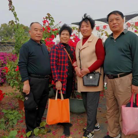 我们游玩在桂林叠彩花卉基地等地方的一瞬间