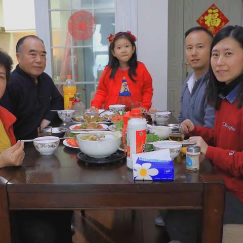 丰盛的家庭春节除夕年夜饭