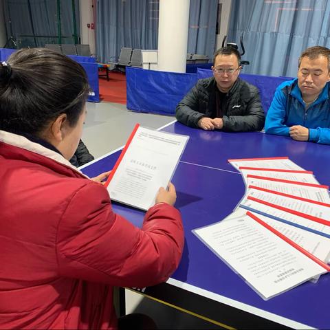嘉峪关市朝阳少儿乒羽俱乐部组织全员学习法律法规及消防安全培训