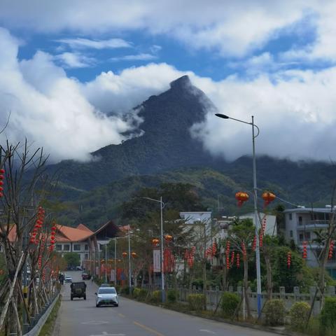攀登五指圣山 感受生命精彩